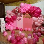 Arcada decorativa tematica baby shower din baloane roz