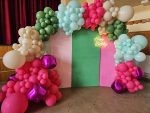 Arcada decorativa tematica aniversare din baloane multicolor